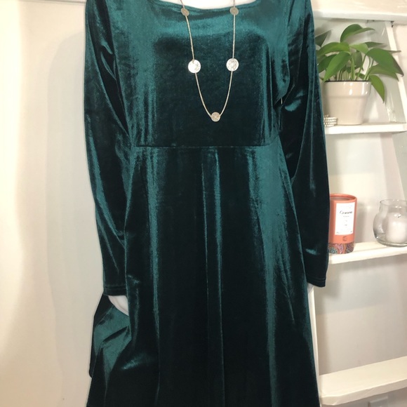 Magnifique robe de velours verte forêt ❤️Neuve! Aubaine - Picture 3 of 9